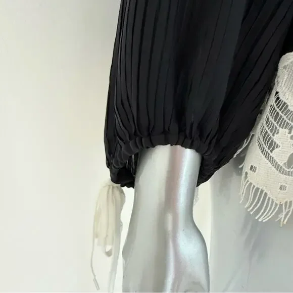 CHLOÉ Off-the-shoulder Macramé Lace-trimmed women blouse size 36FR or S